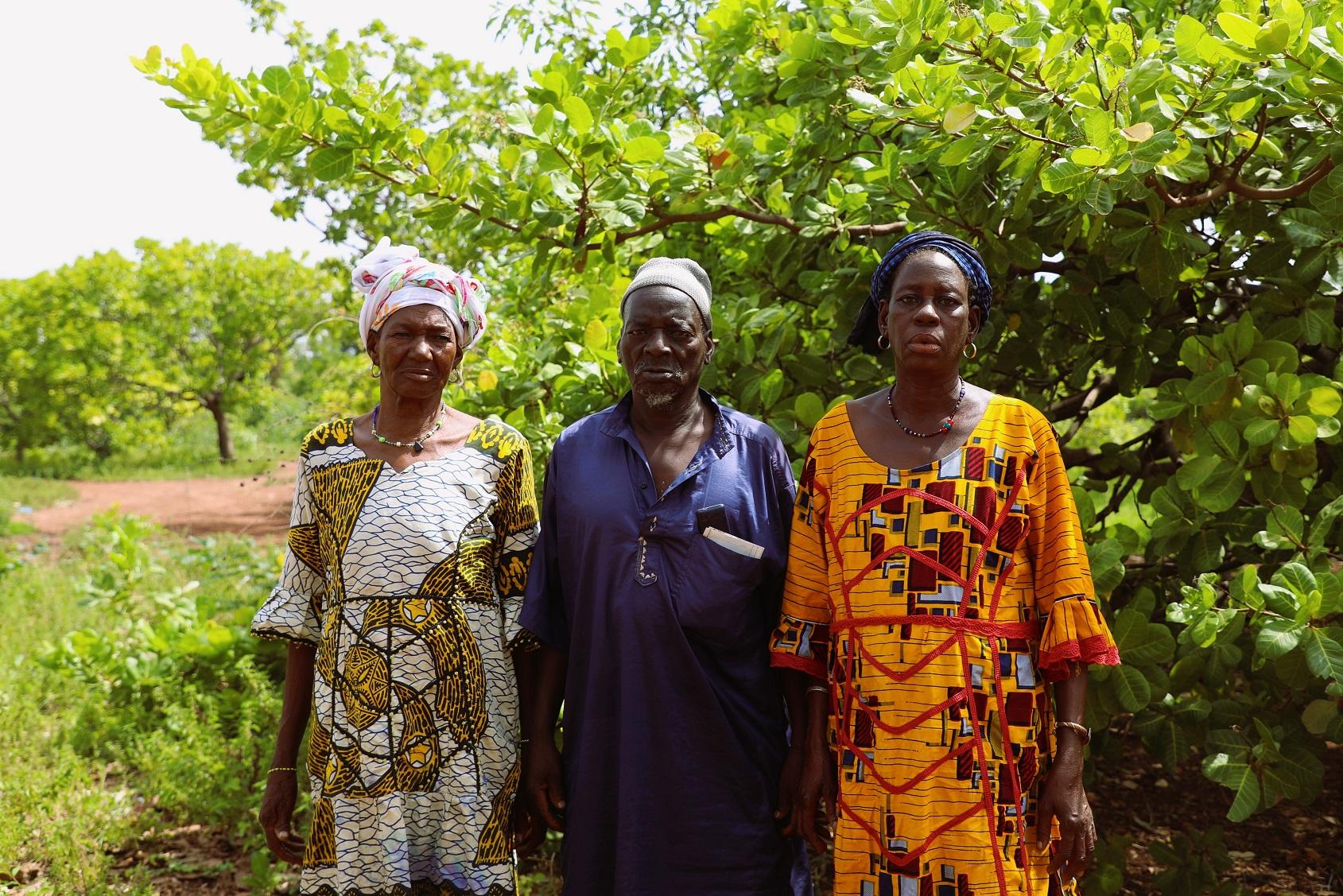Art and Documentary Photography - Loading R__fugi__s_peuls_C__te_d_Ivoire7.jpg