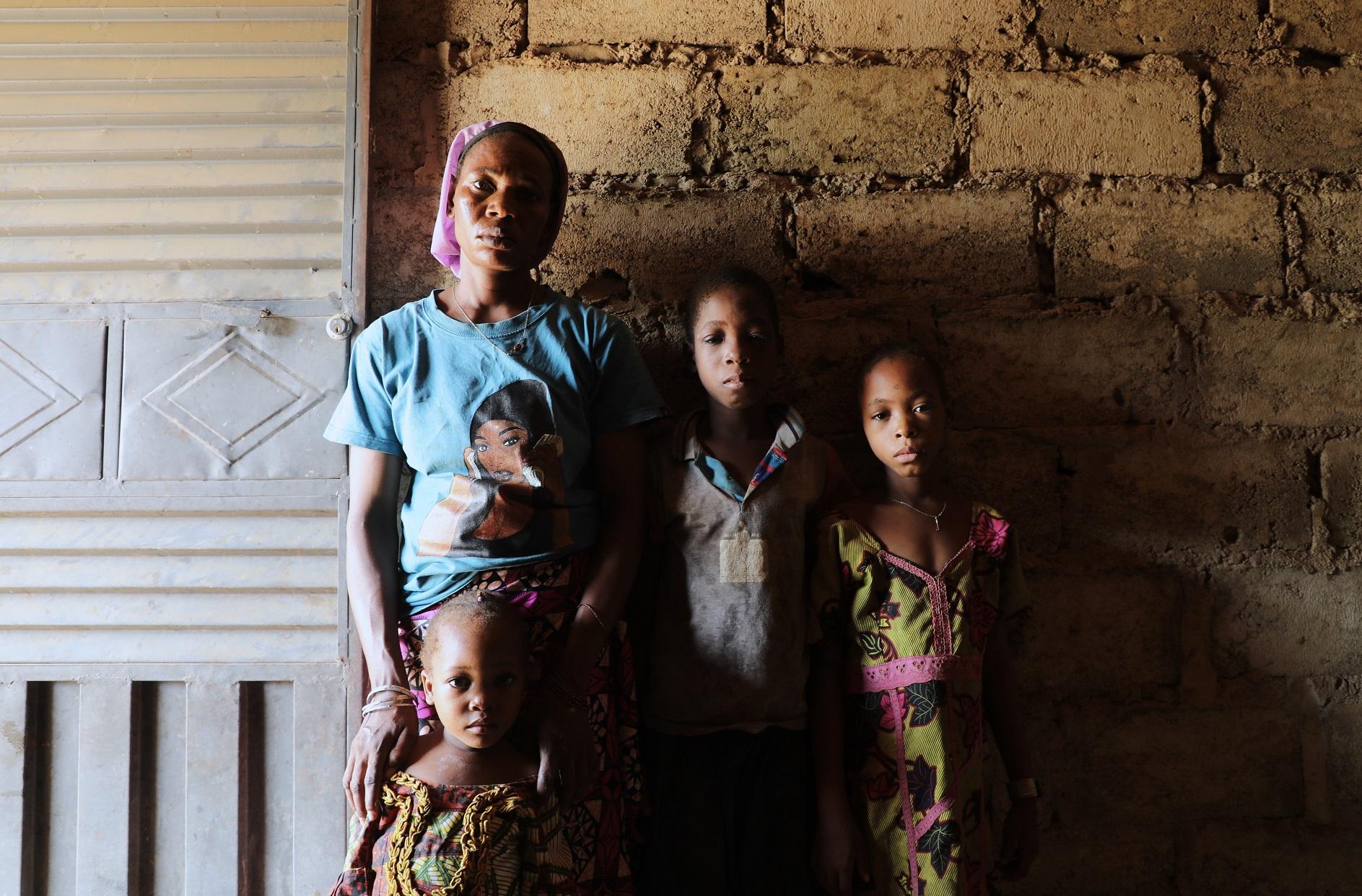 Art and Documentary Photography - Loading R__fugi__s_peuls_C__te_d_Ivoire12.jpg