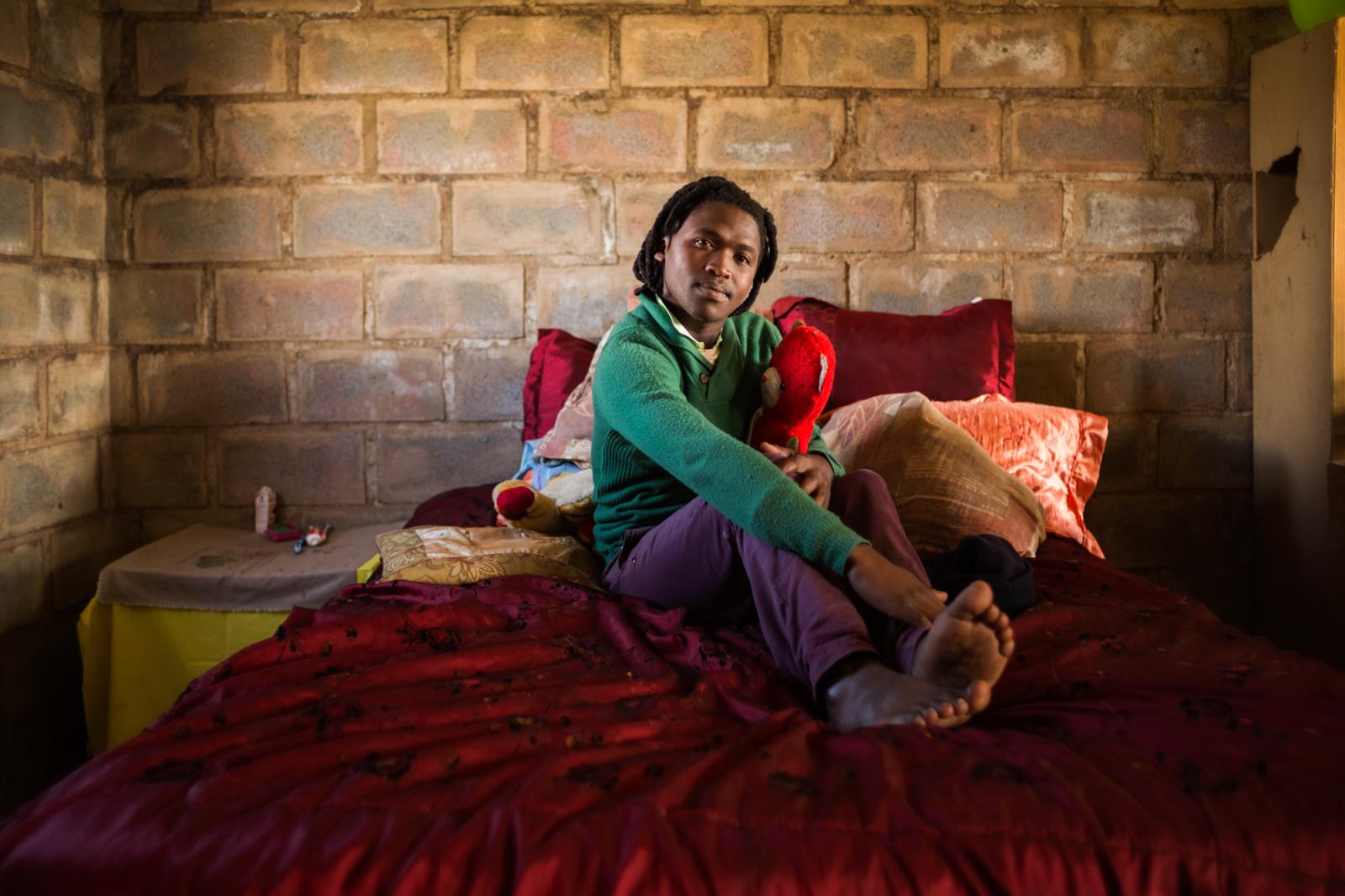 PORTRAITS  -  Transgender woman Sphomandla Plaatyie , South Africa