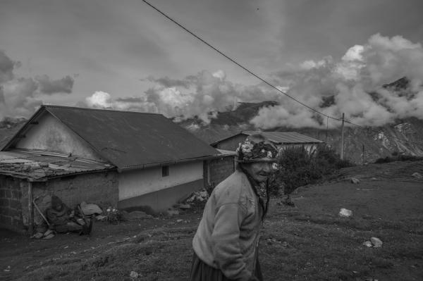 El trabajo invisible Las labores domésticas no remuneradas en los andes peruanos.