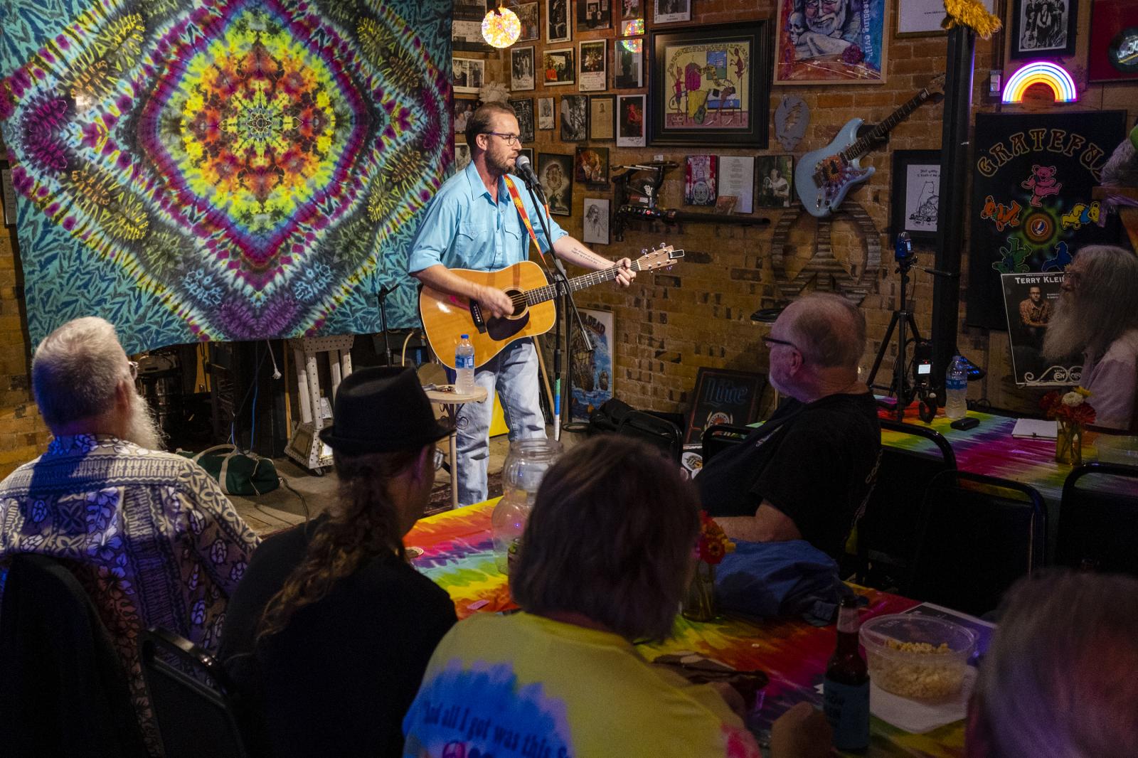 Singer-songwriter Terry Klein p...al. BYRON Pomeroy United States