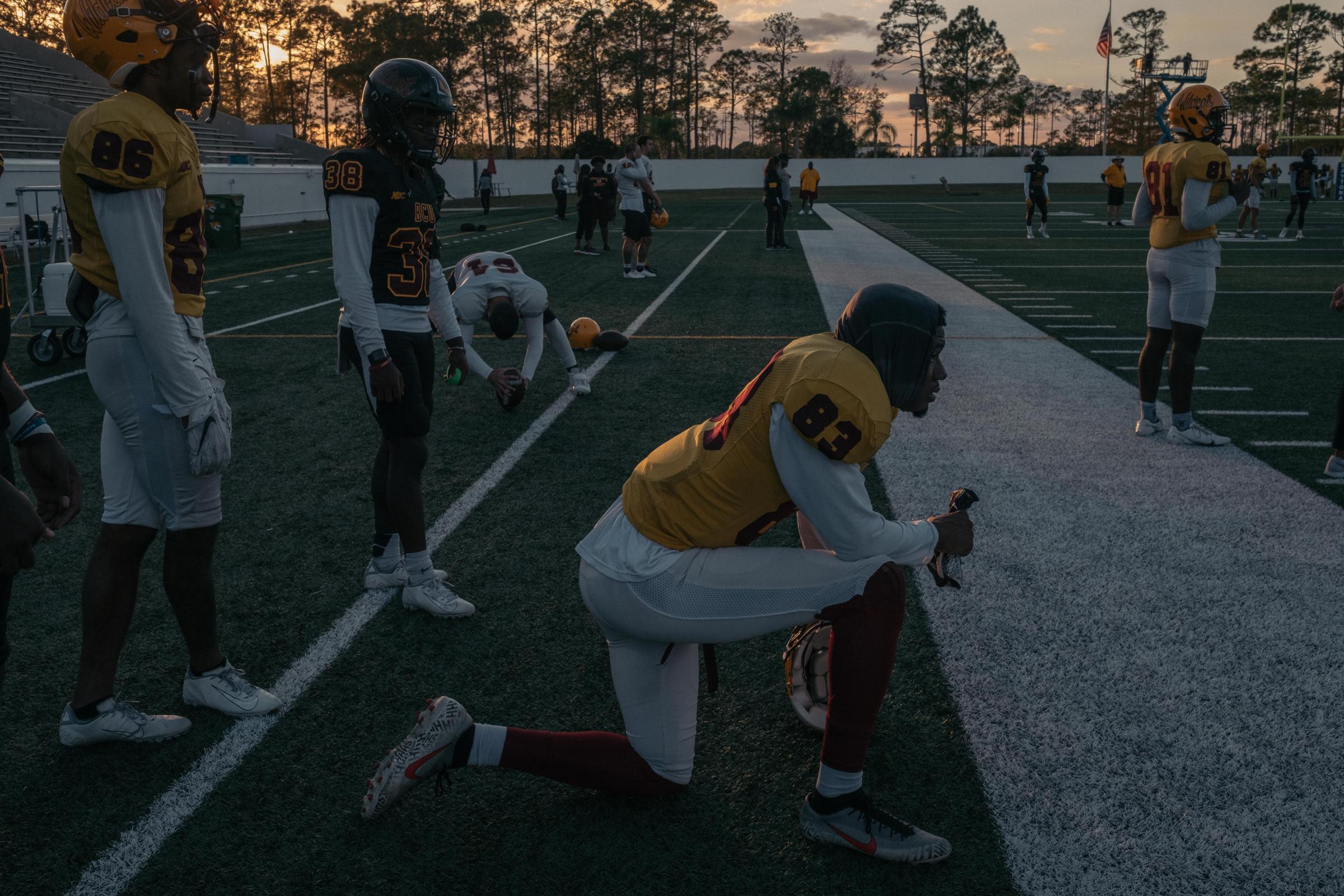 Des étudiants de l'université de Bethune-Cookman lors de l'entrainement de football américain. 17/11/2021. Daytona Beach, Floride, Etats...