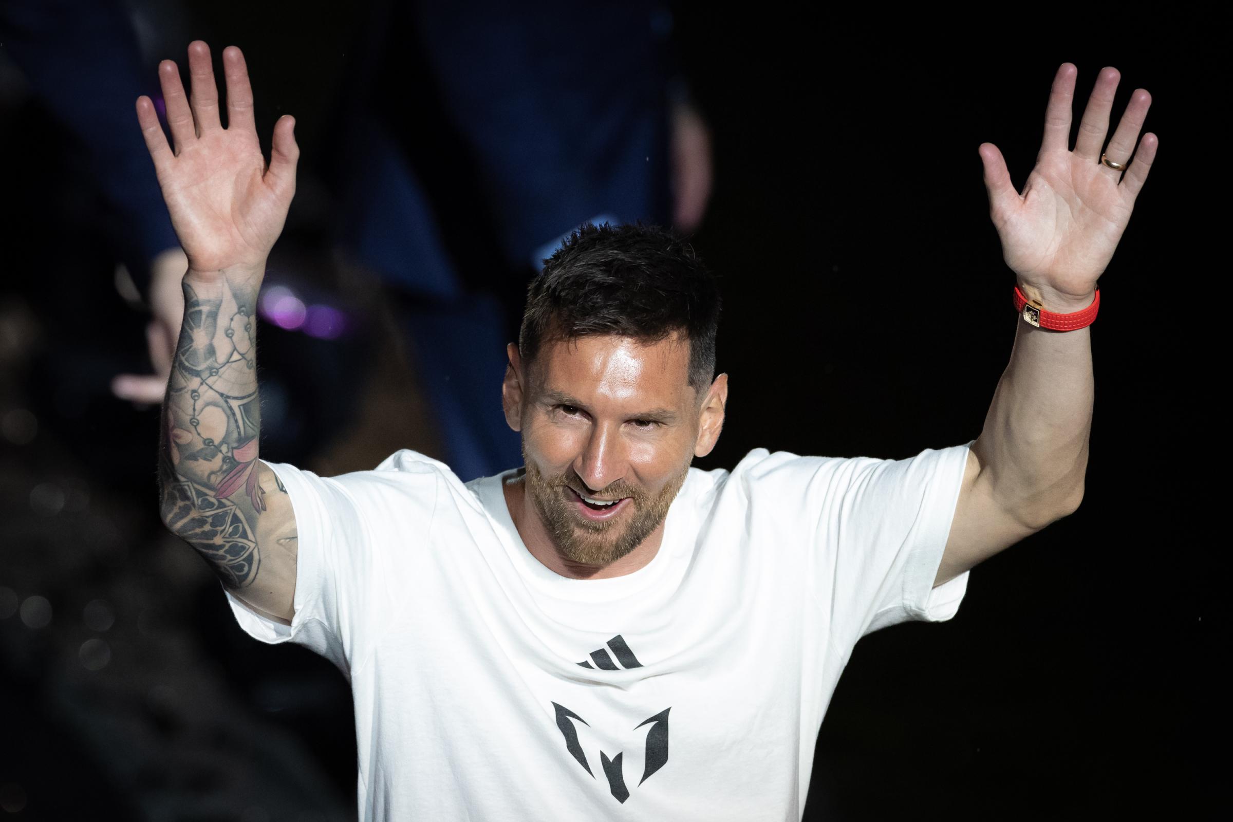 Messi completes signing for Inter Miami on deal until 2025 - 