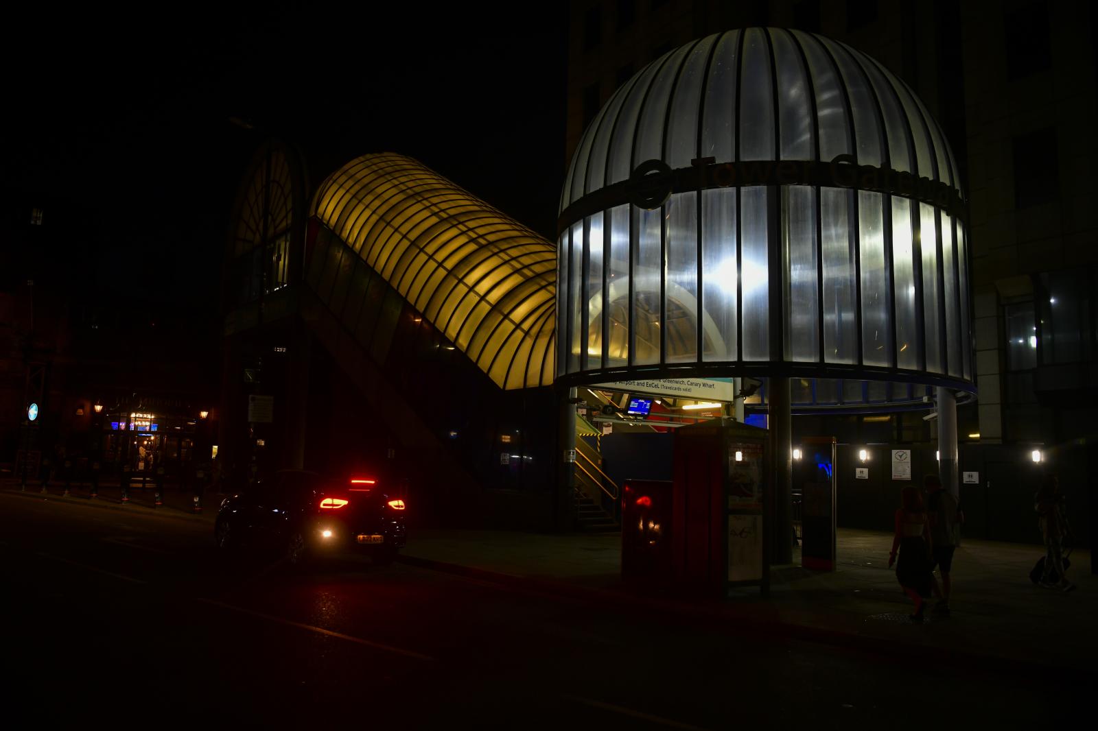 Image from Daily Life UK - Canary Wharf station looks so pretty at night