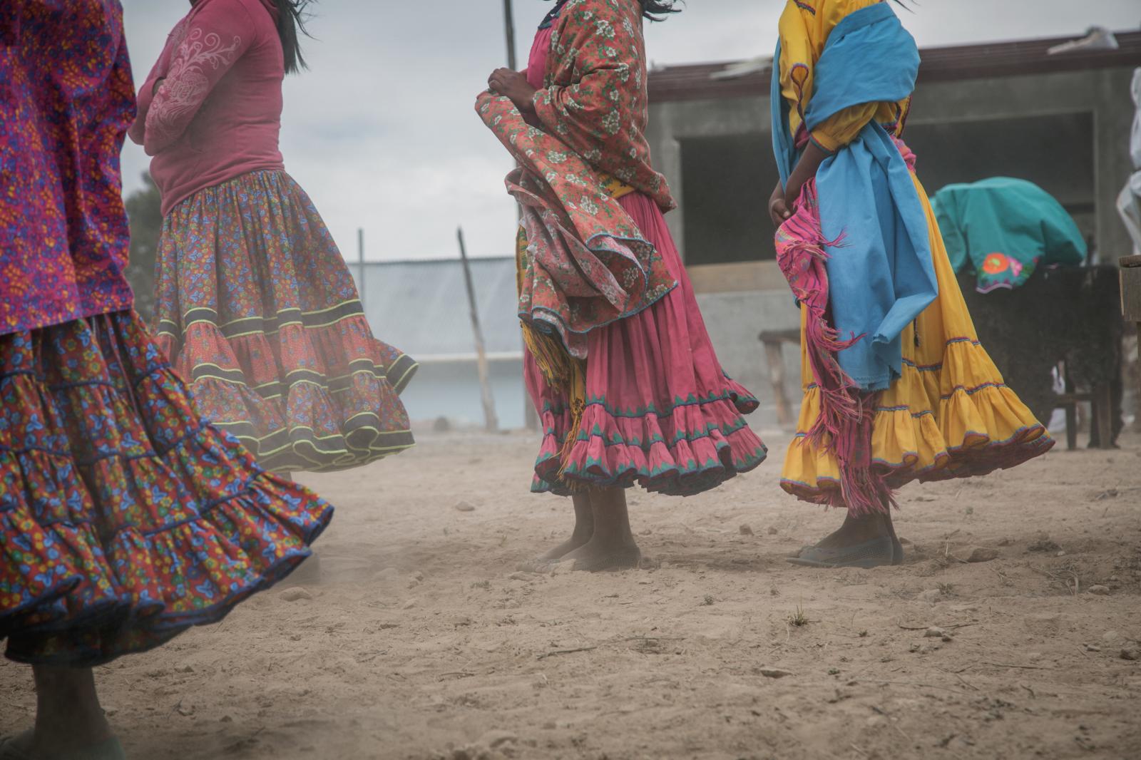 Traditional dresses of the Tara... Chihuahua, M&eacute;xico. 