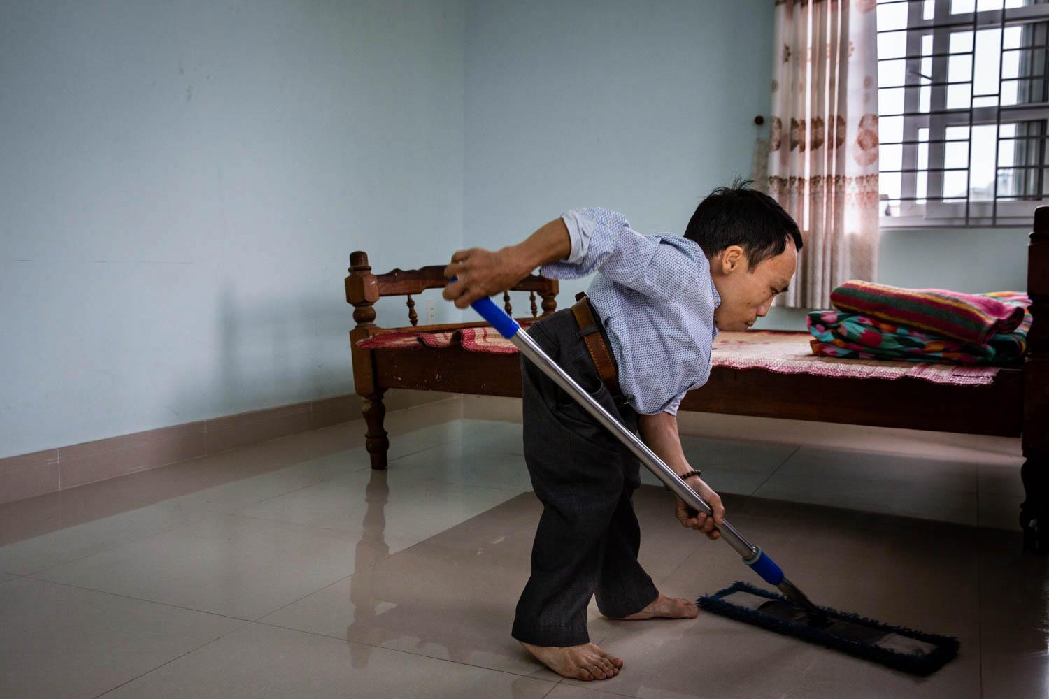 The Generational Legacy of War  -   