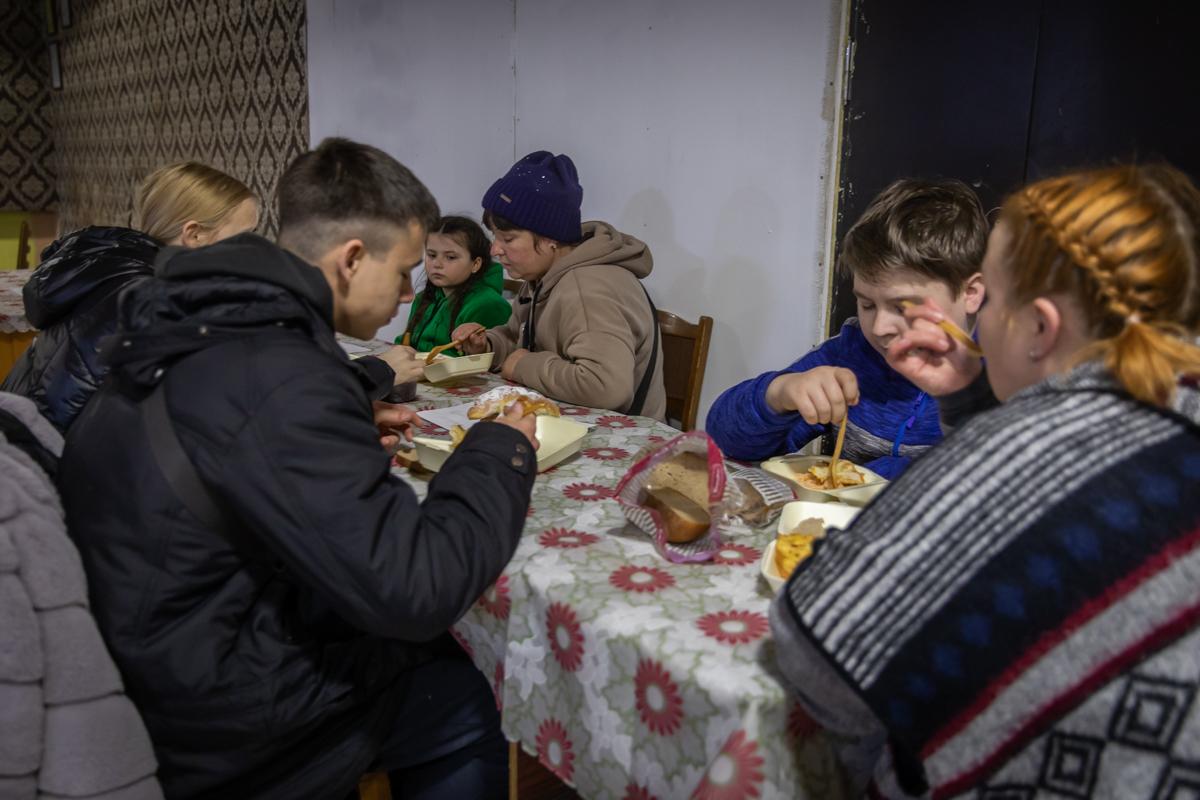 Displaced - A Ukranian family eats dinner [provided with the support...