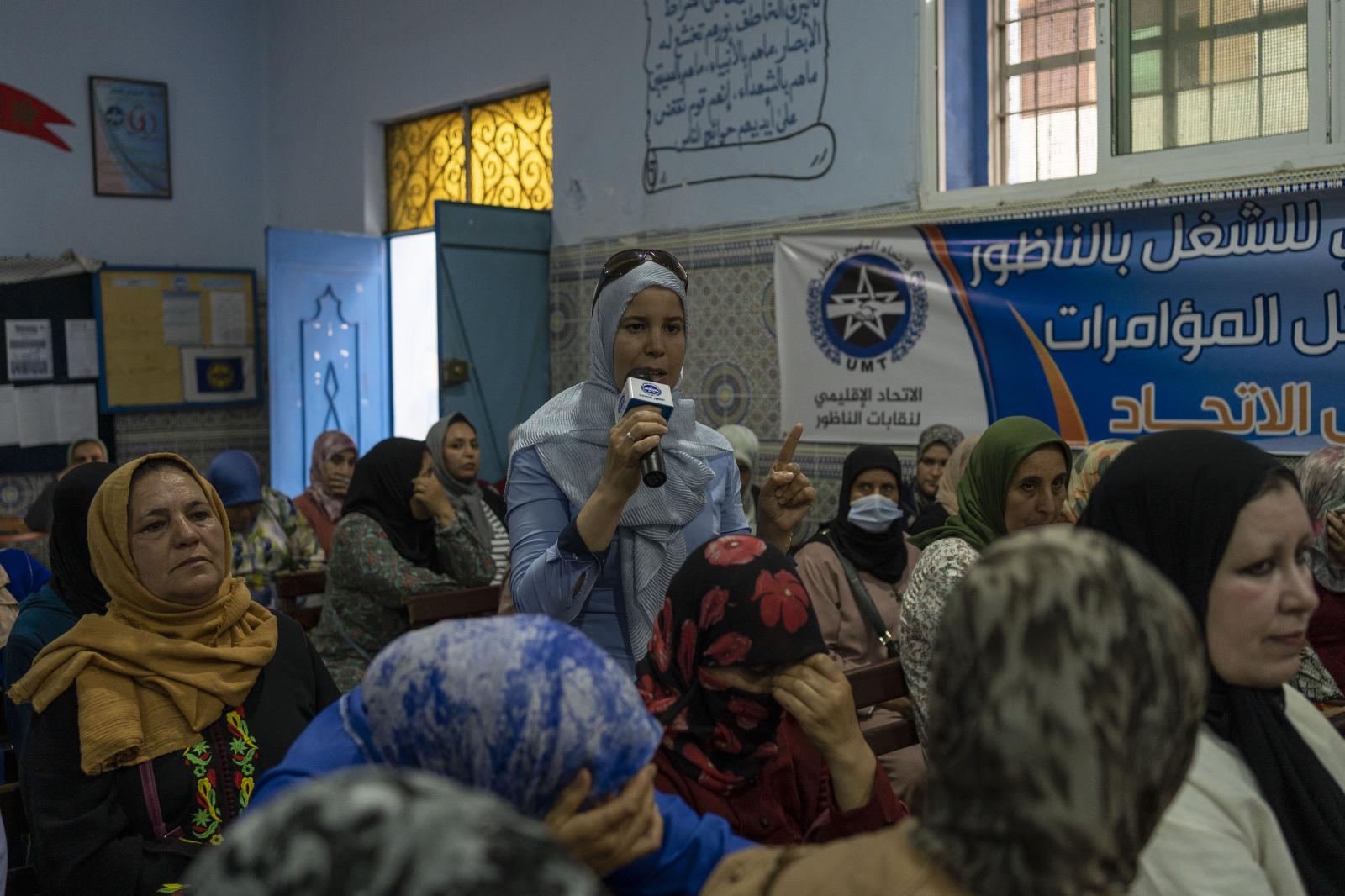 EL PAÍS: El incierto futuro en Ceuta y Melilla de las trabajadoras marroquíes transfronterizas