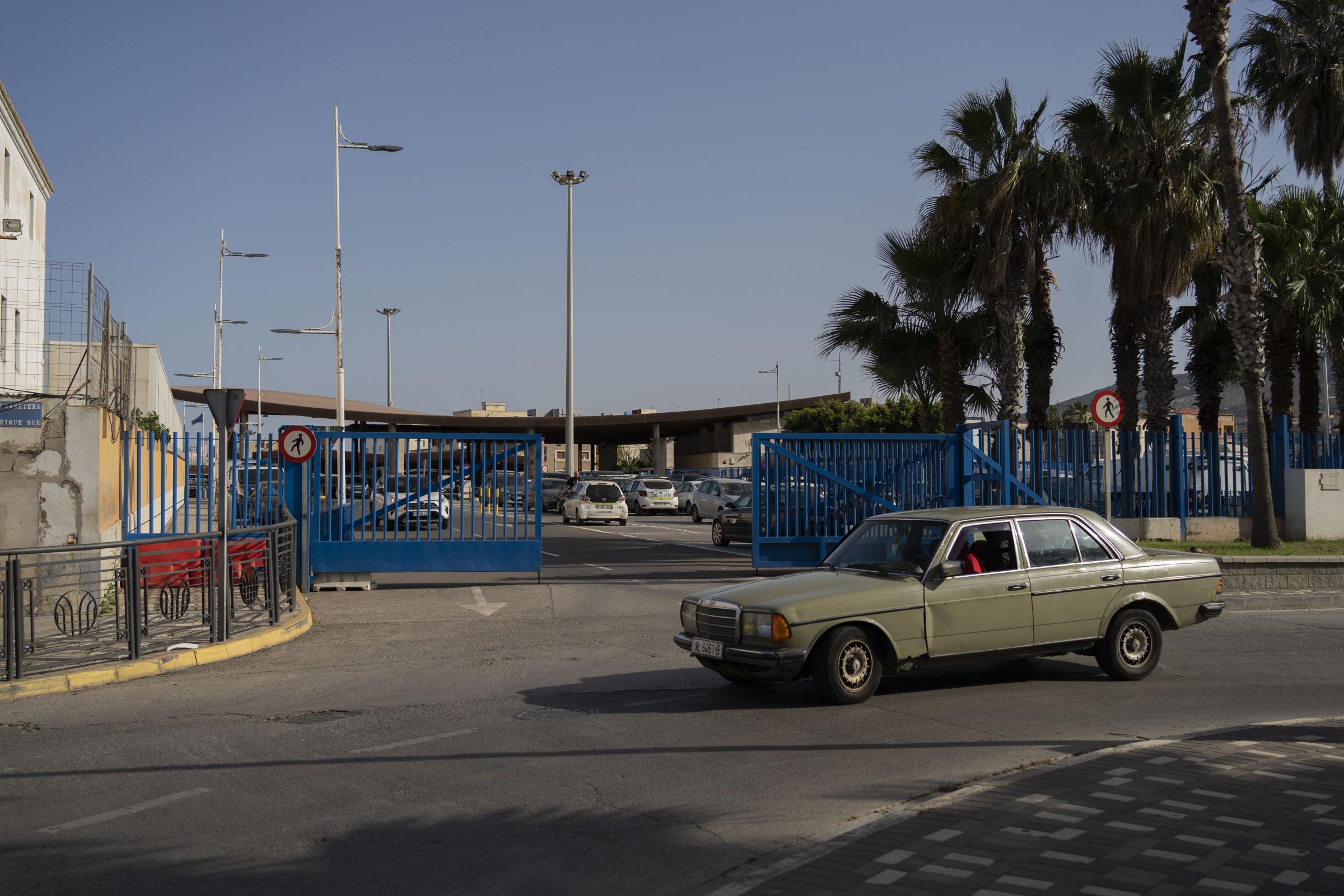 Reopening of borders between Spain and Morocco - Un vehículo circula en las inmediaciones del...