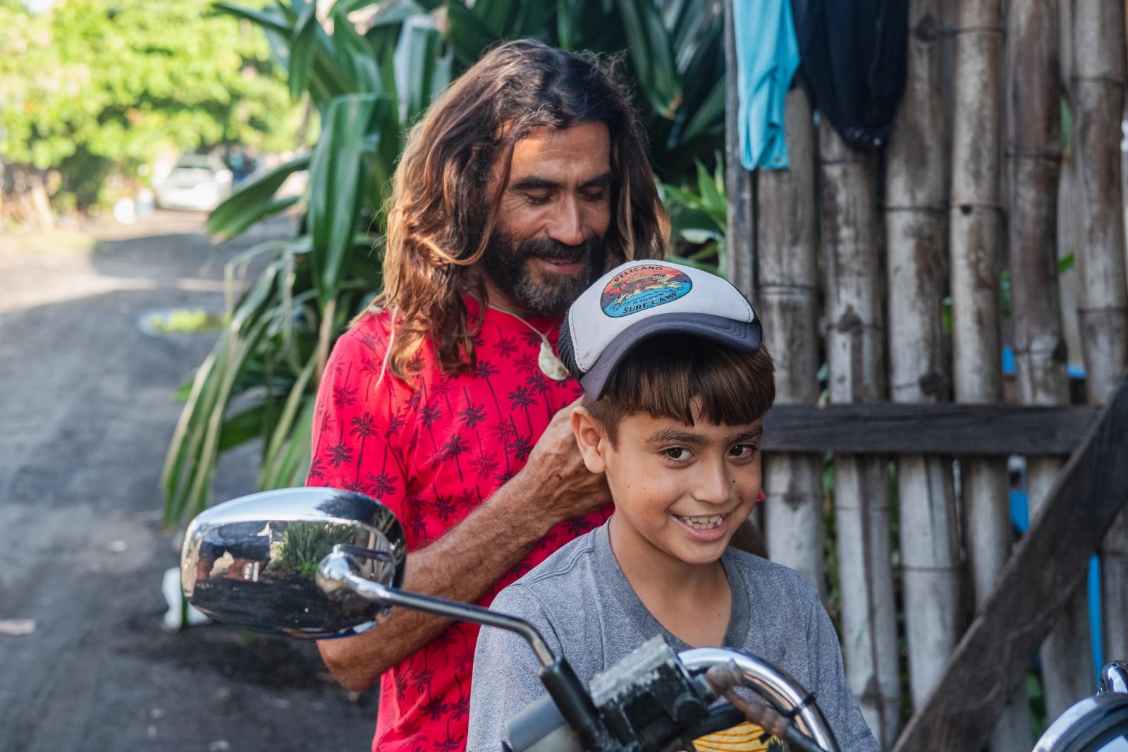 Surf City El Salvador: Turismo y Labor 