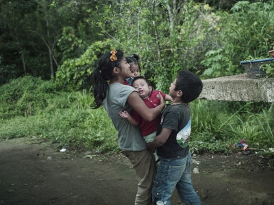  Lilian and her brother play with her son Luis David and their cousin who is also a baby. Twelve years old when she became a mother, she clims trees, plays soccer and steals fruit from a neighbors trees whenever she is relieved of her obligations as a mother. 