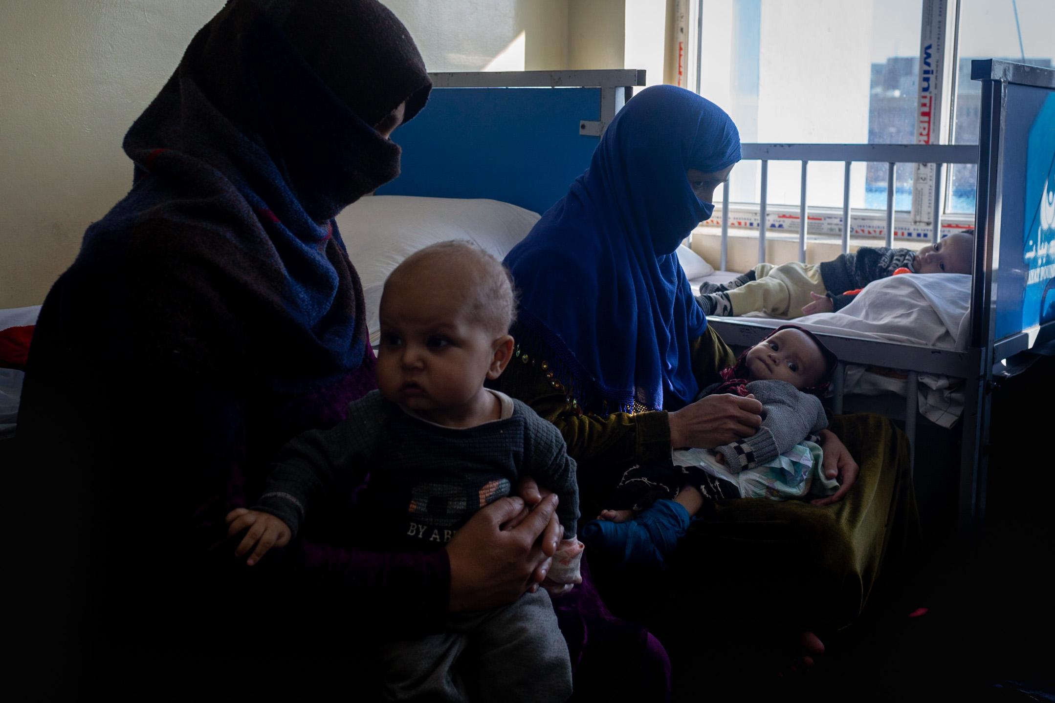 Women with her children in the malnutrition ward of the Indira Ghandi Hospital in Kabul.