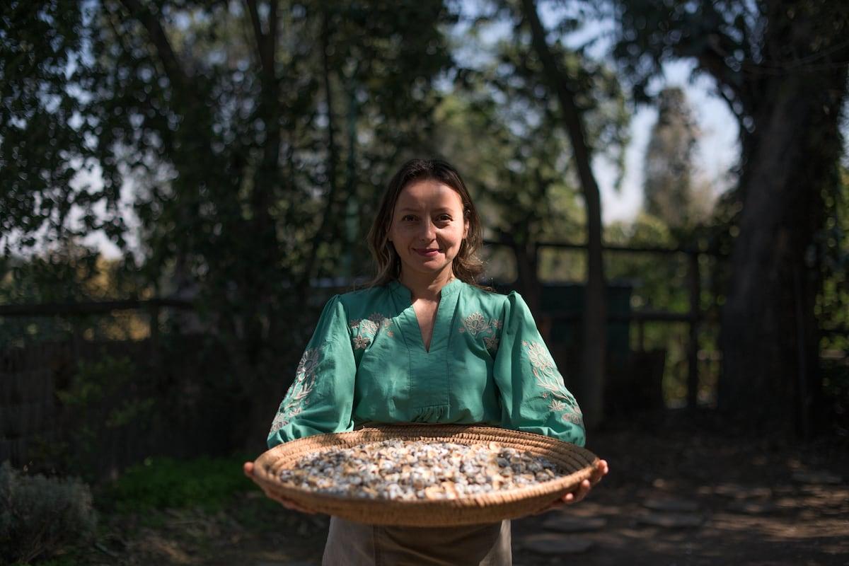 El Pais / La perfumista que recorre Chile en busca de aromas naturales