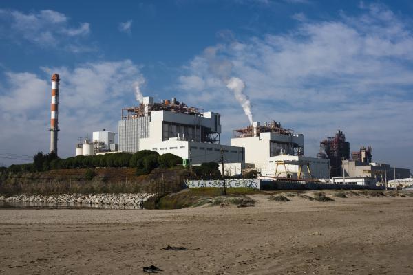 AES Geners thermoelectric plant in Ventanas harbour | Buy this image