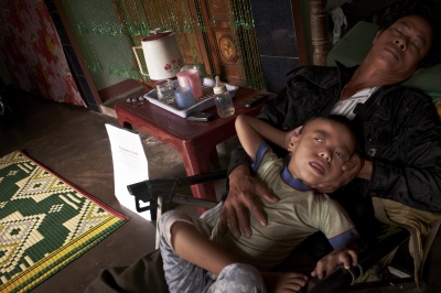 Image from Weapons that Kill the Future -  Tran Thi Thuy Linhâ€™s (Female, age 6) father was never...