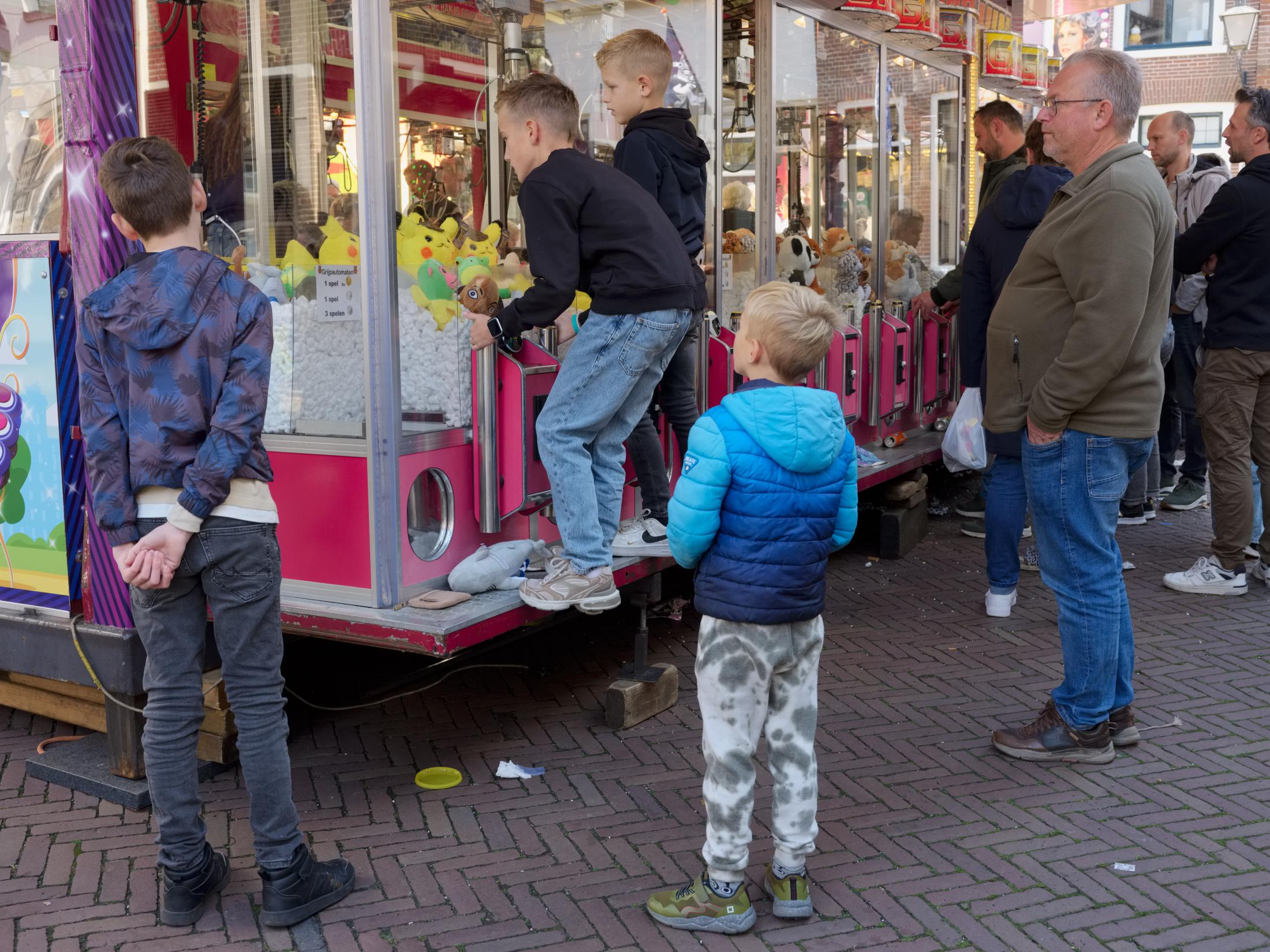 Claw Game at Fair | Buy this image