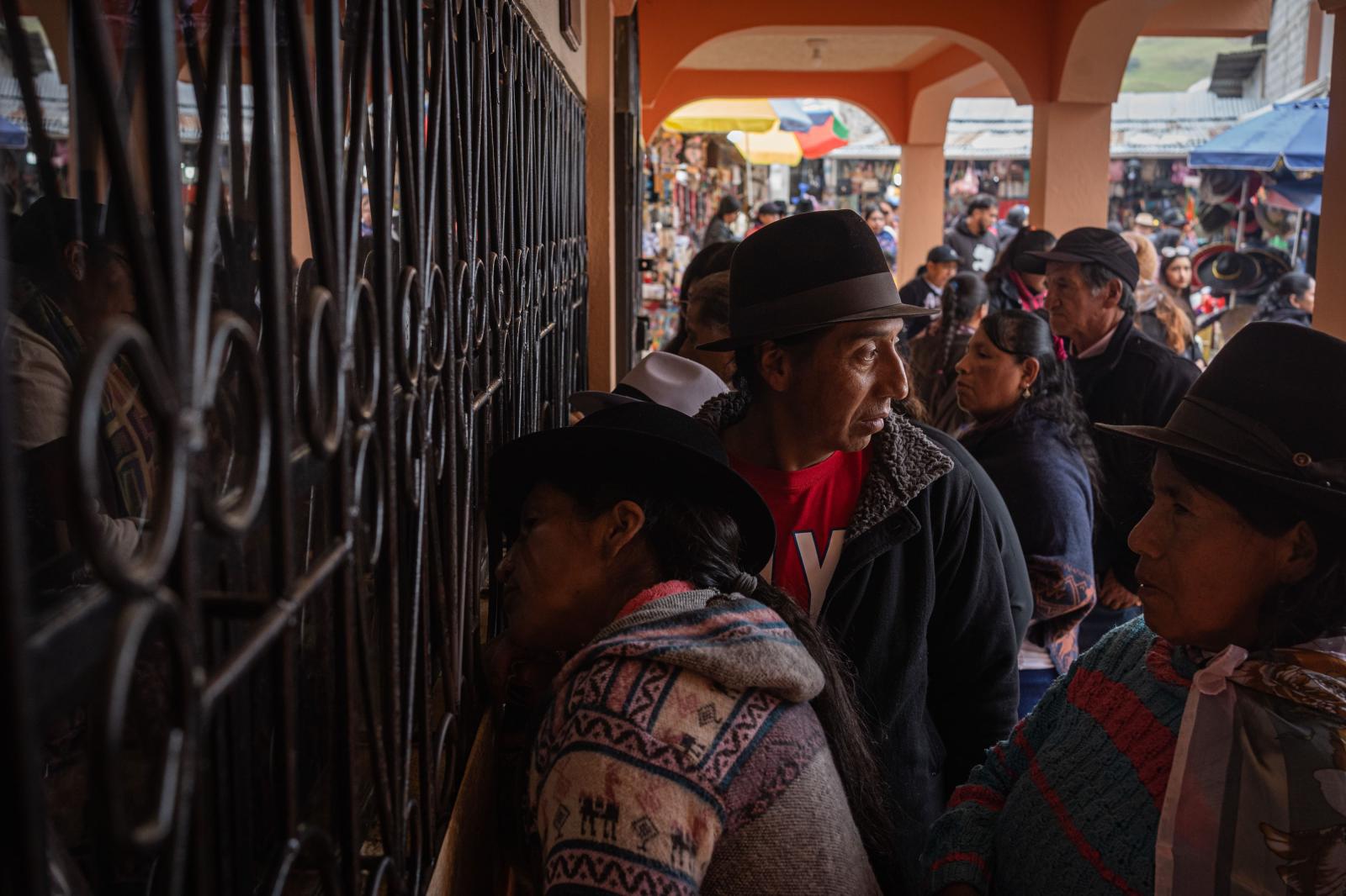 Pilgrims flock to church in Ecuador to ask ‘Christ of Migrants’ for protection of relatives in migration journeys to US - 