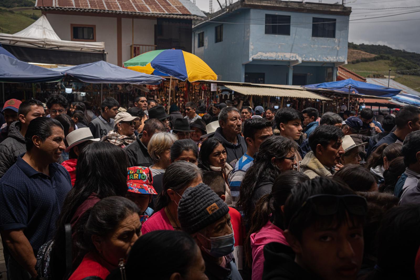 Pilgrims flock to church in Ecuador to ask ‘Christ of Migrants’ for protection of relatives in migration journeys to US - 