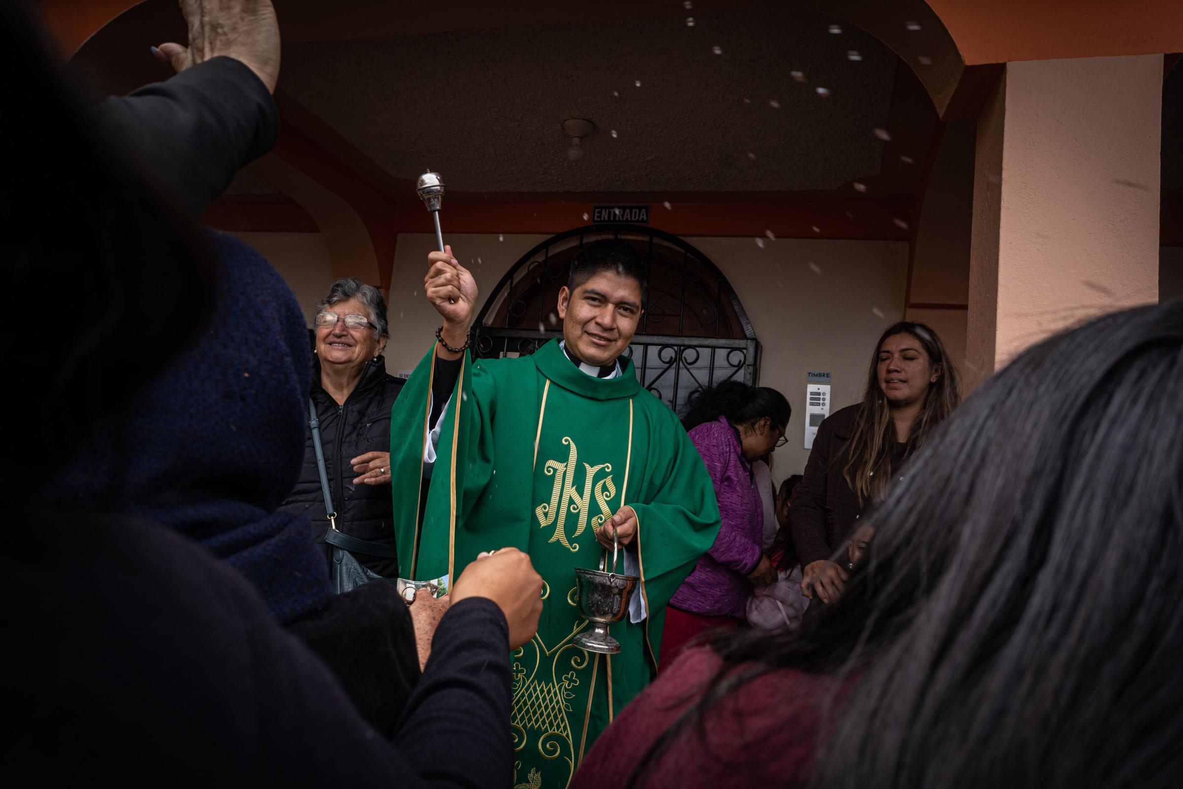 Pilgrims flock to church in Ecuador to ask ‘Christ of Migrants’ for protection of relatives in migration journeys to US