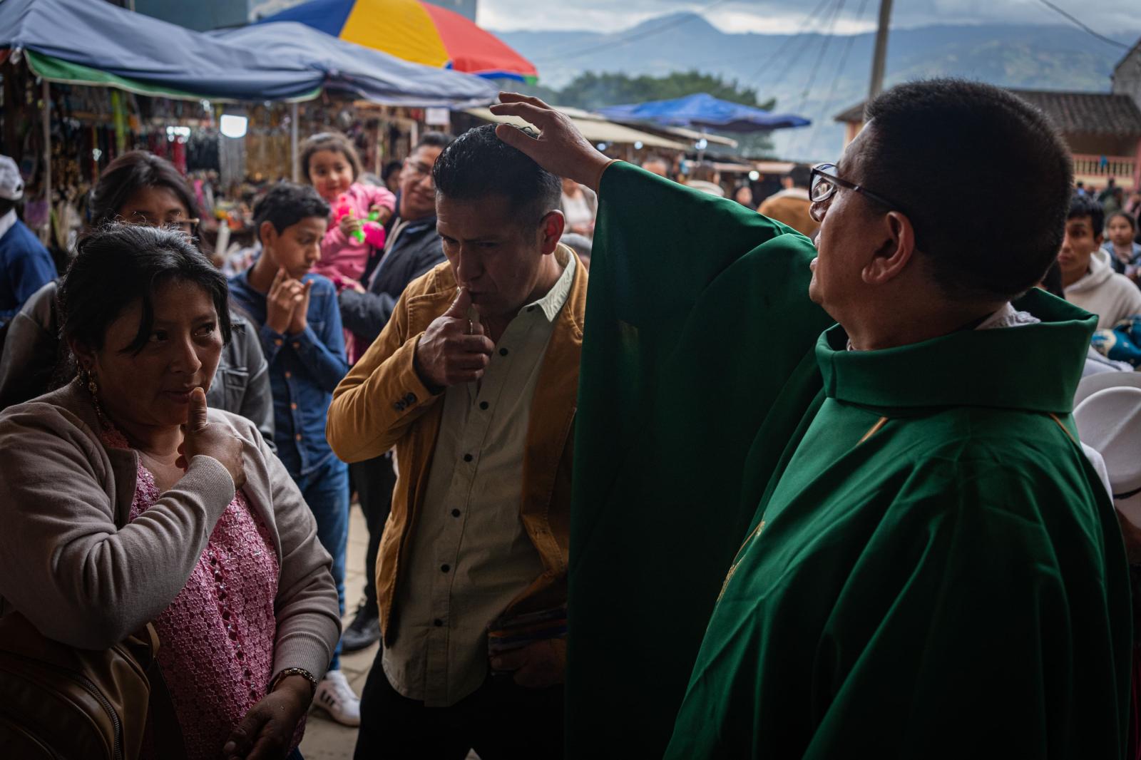 Pilgrims flock to church in Ecuador to ask ‘Christ of Migrants’ for protection of relatives in migration journeys to US - 