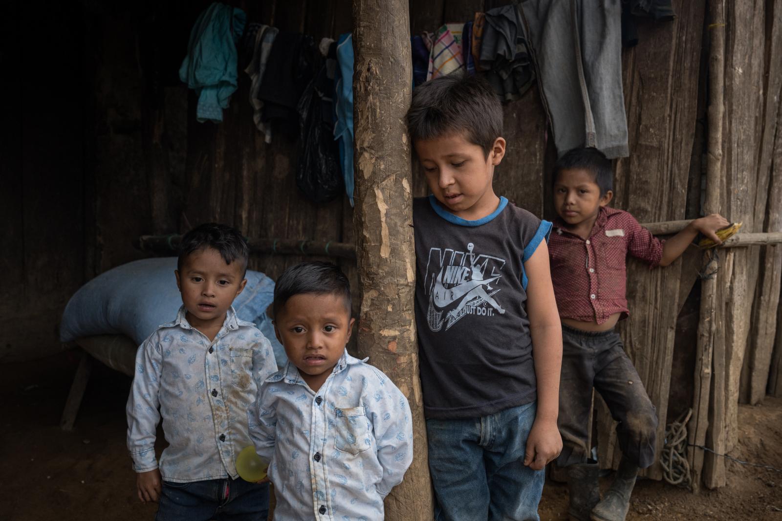 The Dry Corridor: How climate change causes mass migration from Central America - Auner Aviday and Neymar Alexander P&eacute;rez (center and left), 3-year-old twins, both...