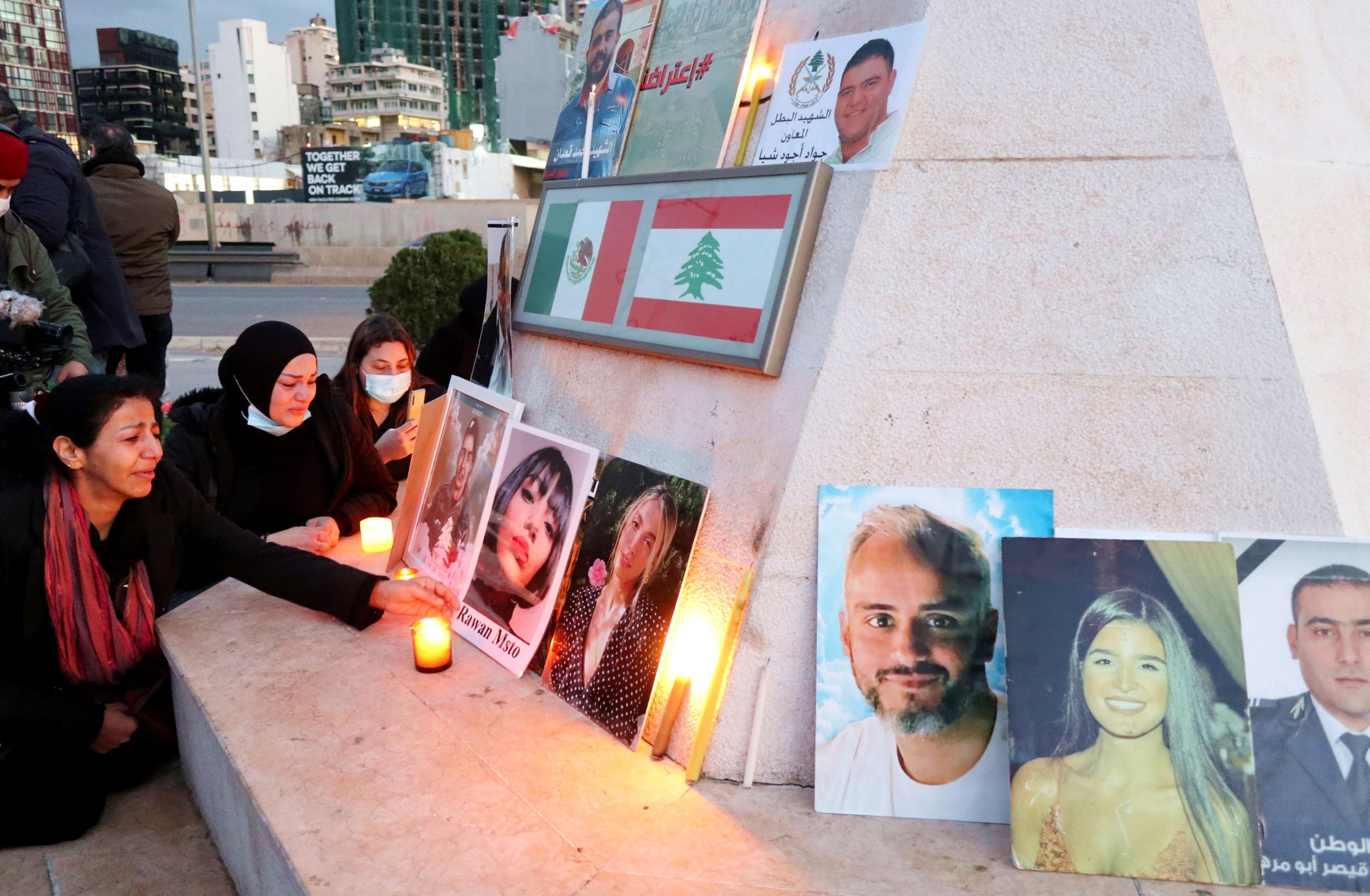 Libano - Lebanon - Families of blast's victims  gather at the emigrant...
