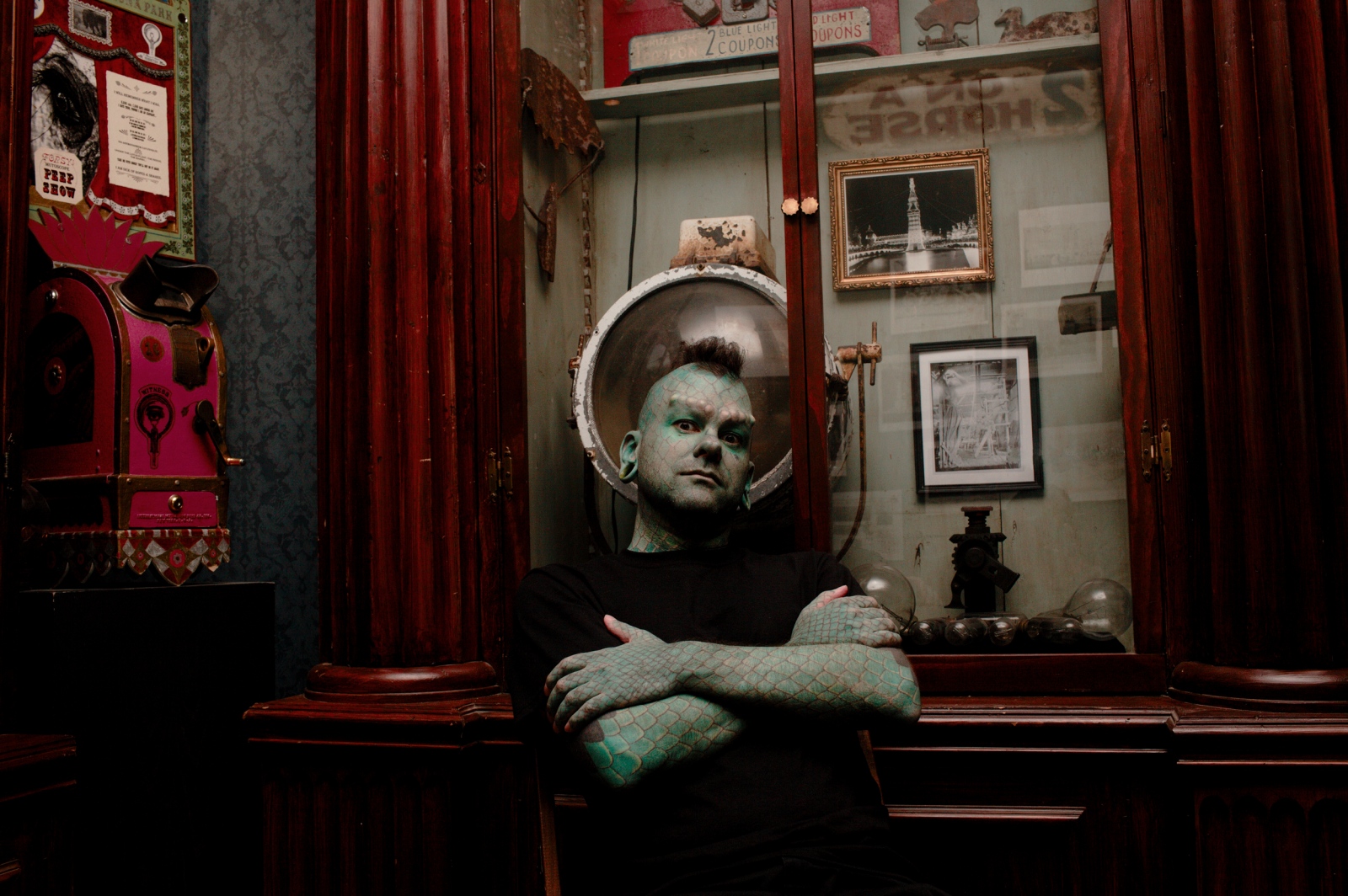Art and Documentary Photography - Loading curiousPeoples2012_01.jpg