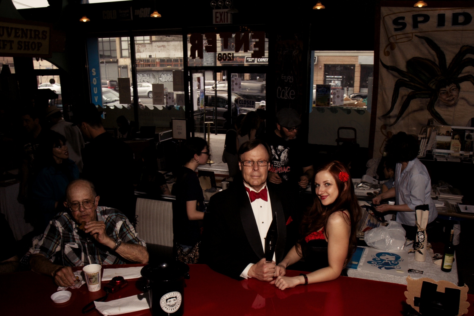Art and Documentary Photography - Loading curiousPeoples2012_14.jpg