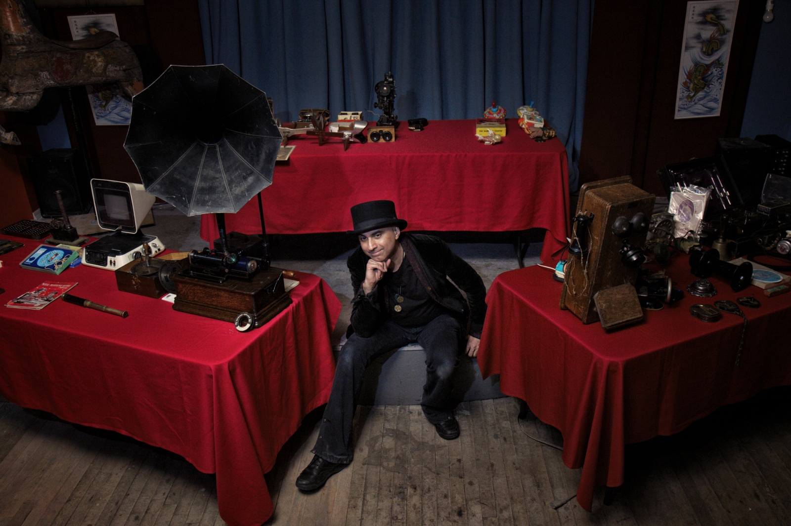 Art and Documentary Photography - Loading curiousPeoples2012_19.jpg