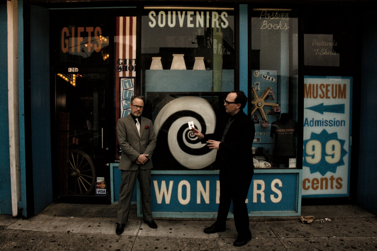 Art and Documentary Photography - Loading curiousPeoples2012_21.JPG