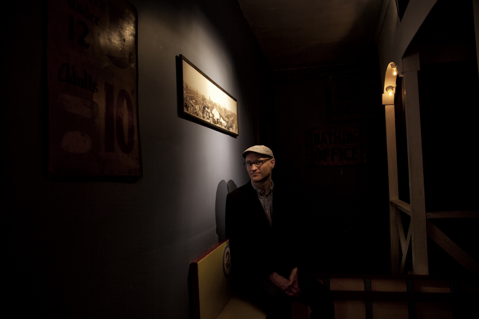Art and Documentary Photography - Loading curiousPeoples2012_25.jpg