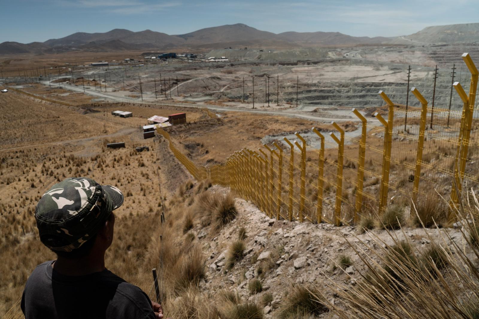 A resident of Espinar overlooks...he environmental impacts. Peru.