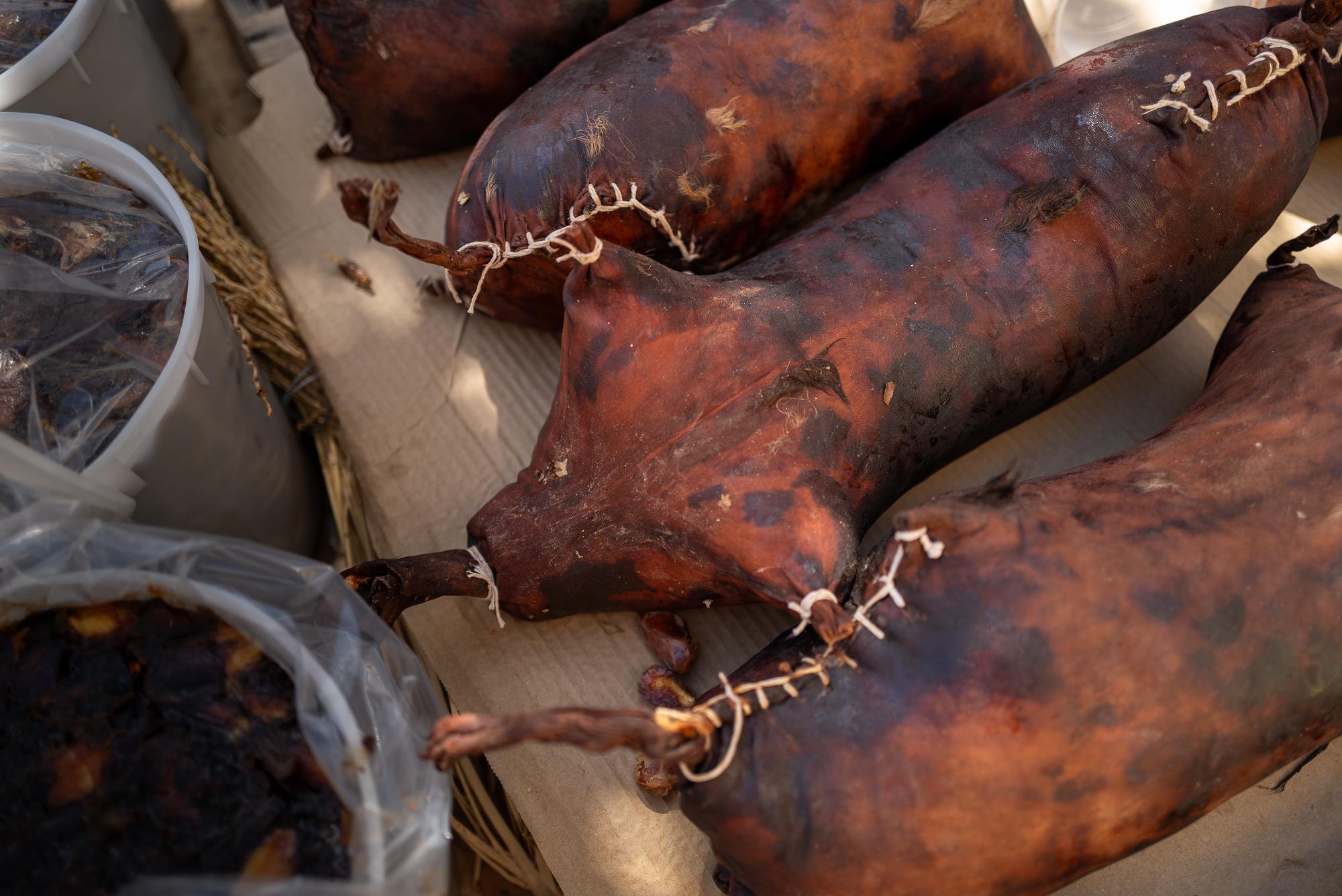 Saudi Arabia: Beyond The Petrol Wealth - The Saudis love fermented dates. These are packed in sheepskin tubes of approx. 19 kg each.