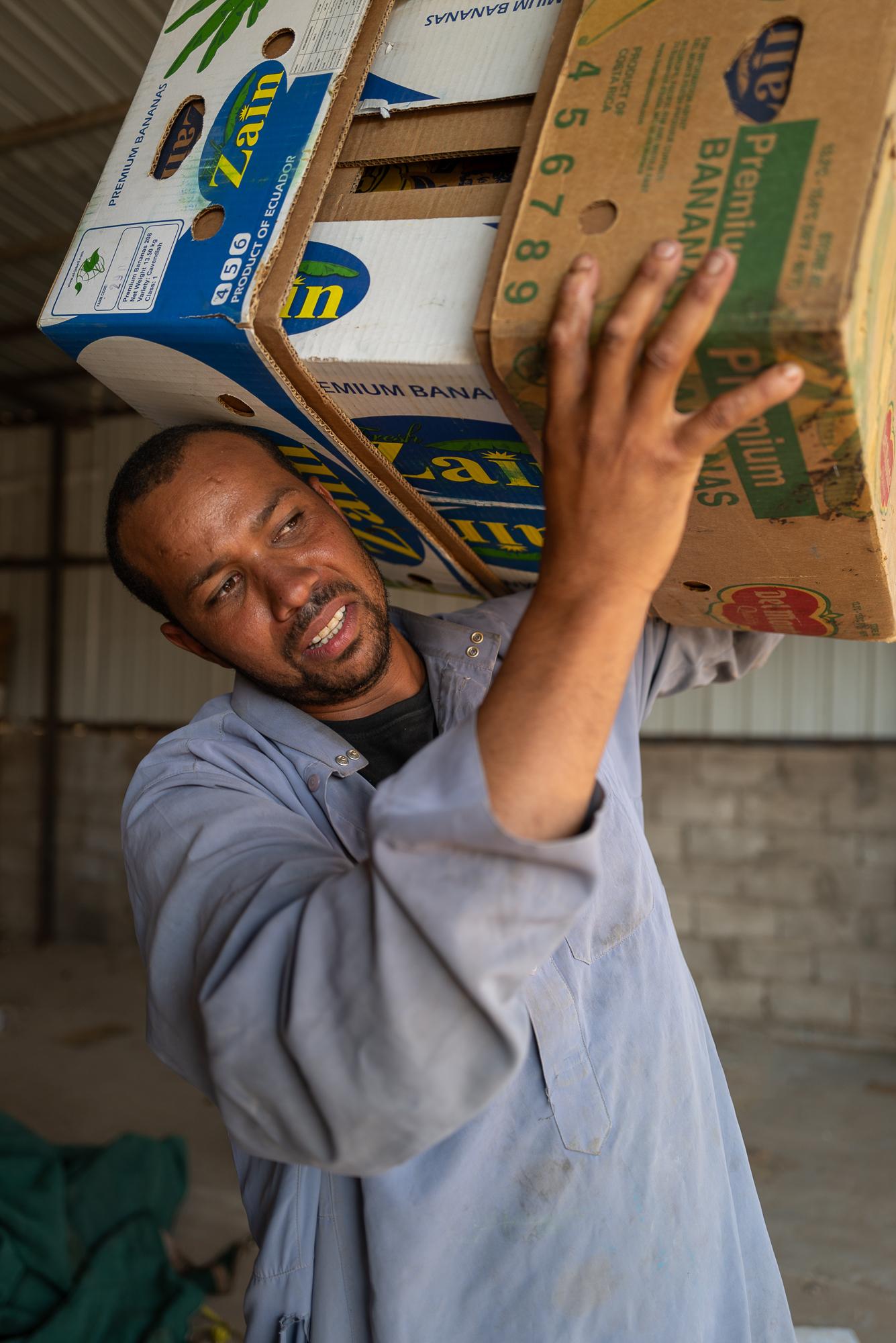 Saudi Arabia: Beyond The Petrol Wealth - An Egyptian helper loading the trailers.