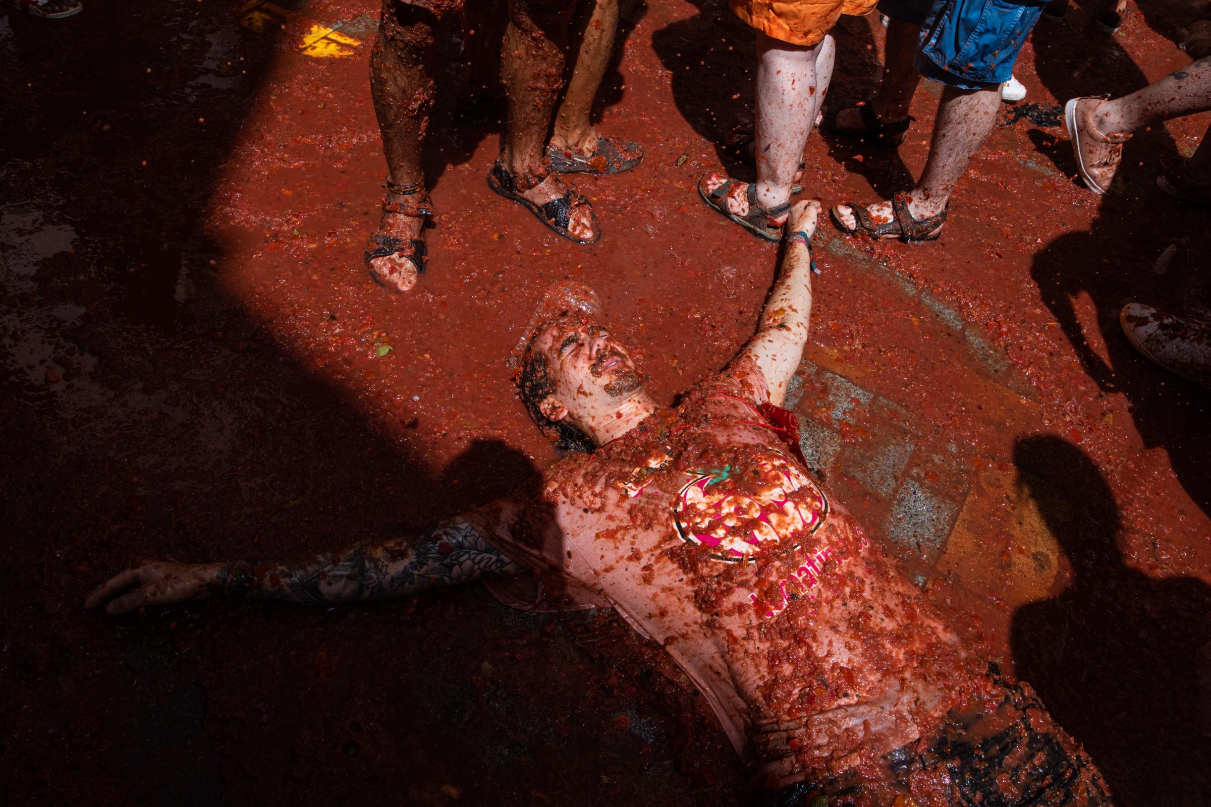 Spain's Tomato Throwing Festival Returns After Covid Hiatus For The 75th Edition - BUNOL, SPAIN - AUGUST 31: A reveler enjoys the Tomatina...