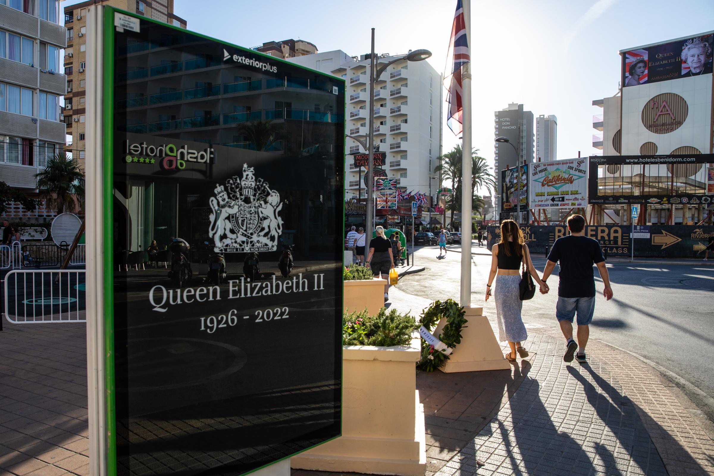 British Tourists In Benidorm Pay Tribute To Queen Elizabeth II - BENIDORM, SPAIN - SEPTEMBER 9: The City Council has...