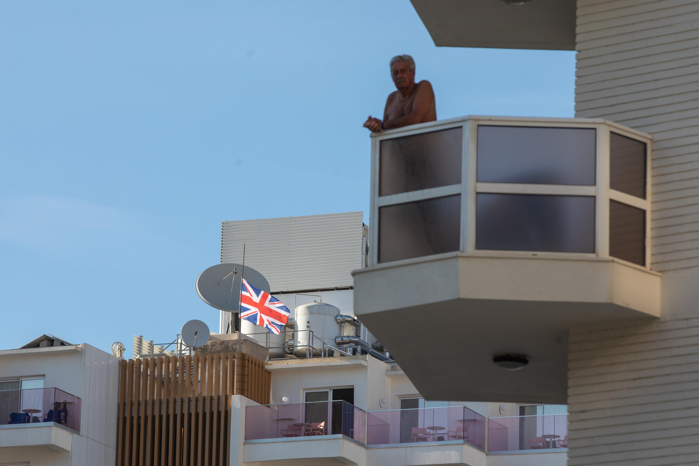 British Tourists In Benidorm Pay Tribute To Queen Elizabeth II - BENIDORM, SPAIN - SEPTEMBER 10: A Benidorm hotel has...