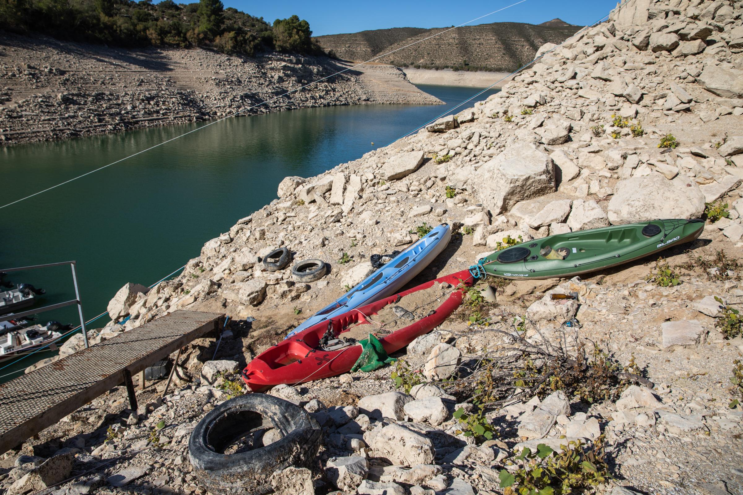 Spain's Drought Threatens Electricity Production At Mequinenza Plant - Mequinenza, SPAIN - NOVEMBER 05: Kayaks stranded on the...