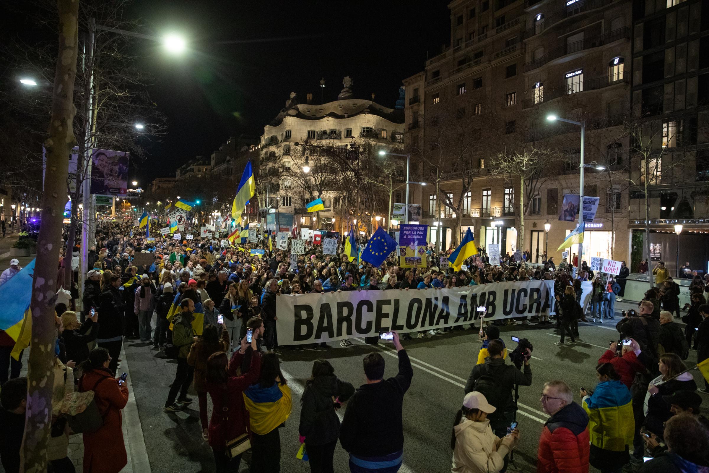 Barcelona Commemorates One Year Anniversary Of War In Ukraine - BARCELONA, SPAIN - FEBRUARY 24: 8,500 people demonstrate...