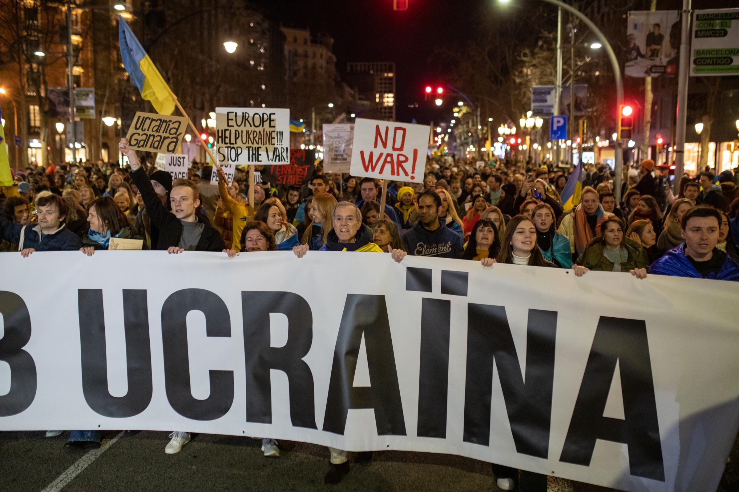 Barcelona Commemorates One Year Anniversary Of War In Ukraine - BARCELONA, SPAIN - FEBRUARY 24: 8,500 people demonstrate...