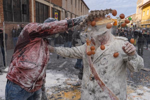 Spain's Annual Els Enfarinats Food Battle - Photography story by Zowy Voeten / Getty Images