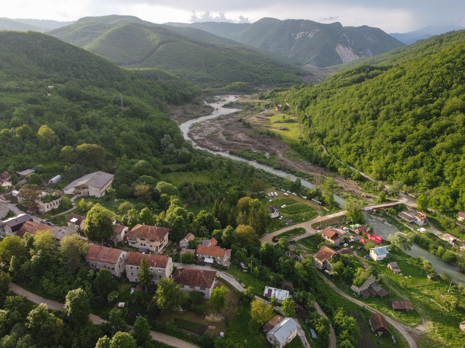  The village of Ulog on the Upp...ojects on the river.&nbsp; 