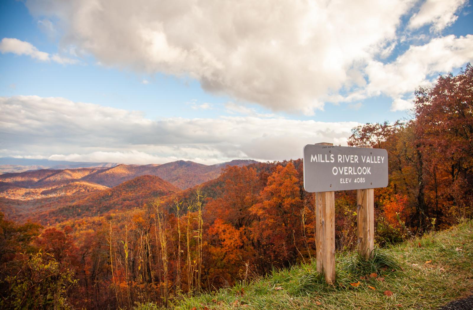 Traveling the Blue Ridge Parkway in North Carolina in Fall