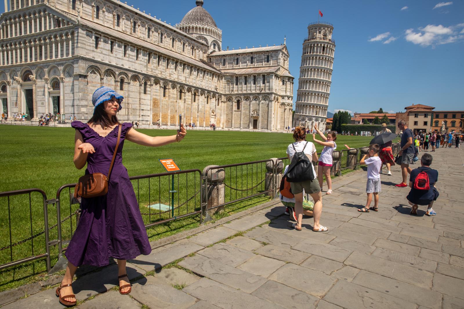 Selfies at the Leaning Tower of Pisa | Buy this image