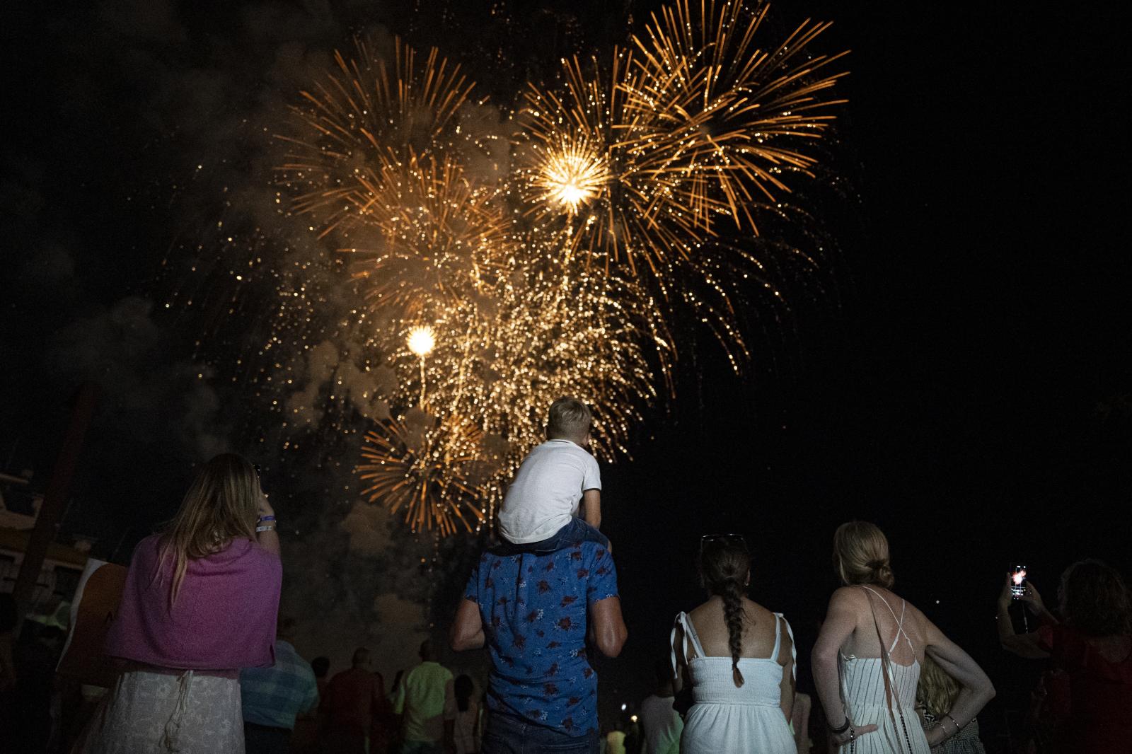 Daily News - Les Festes de la Terra concluded with a musical fireworks...