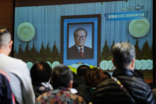 Mourners pay respect to the former Chinese President Jiang Zemin