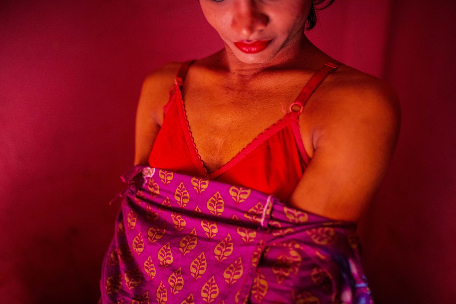  Putuli, a transgender woman, c...gladesh, on November 12, 2020. 
