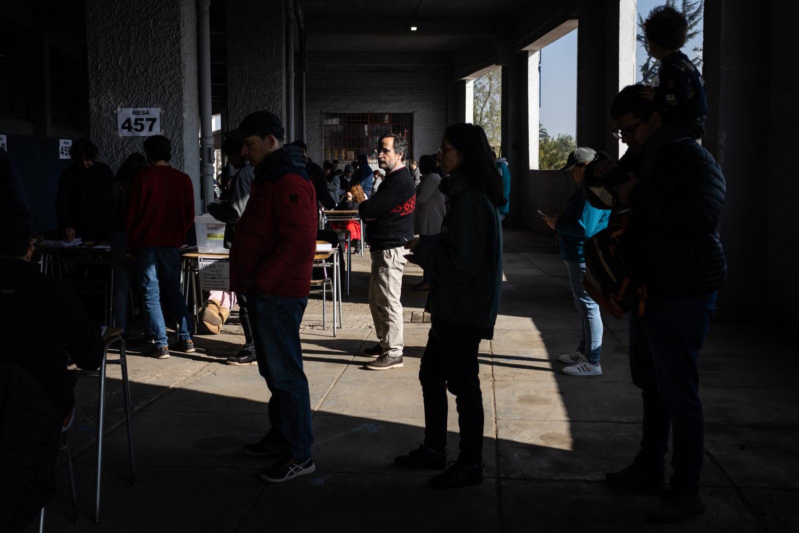 Ciudadanos acuden a votar en una nueva elecci