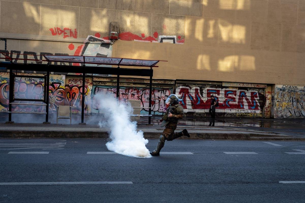 Las protestas por el cuarto aniversario del estallido social en Santiago, en imágenes
