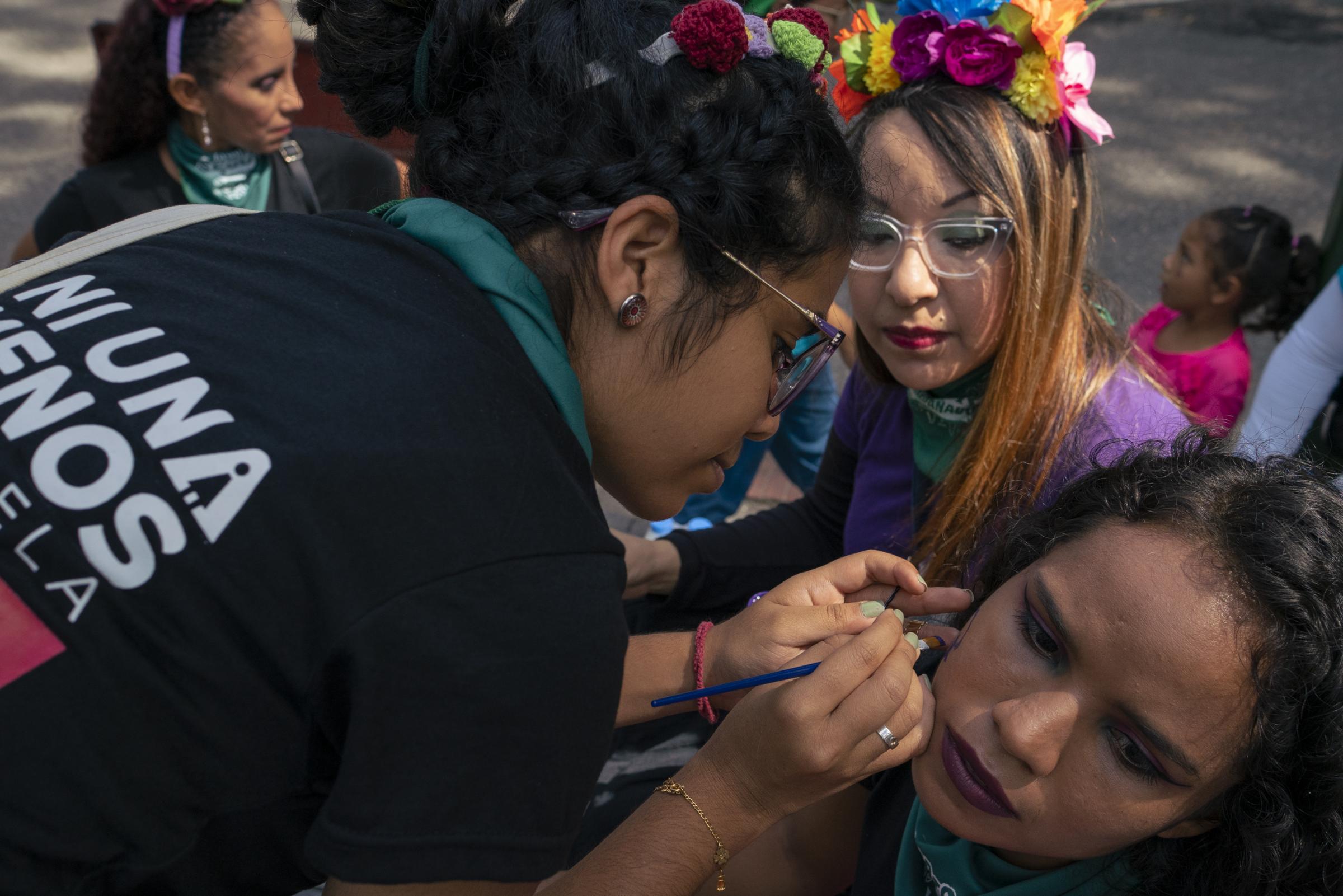 Venezuelan Women March to Repeal Prison Sentences For Those Who Abort and Their Companions | El País -   A group of women paint their faces before starting the...